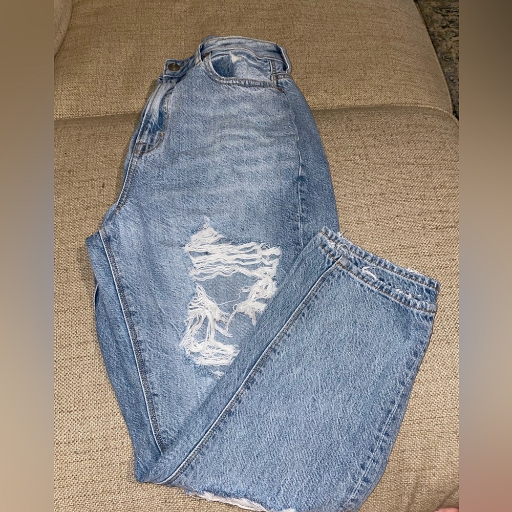 American Eagle Outfitters Light Blue extreme Distressed Jeans - Picture 3 of 5